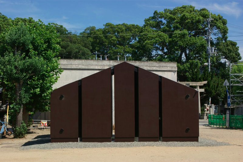 Illustration for article titled World's Most Beautiful Public Bathroom Sits On Faraway Island